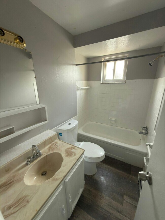 Photo - 14835 Euclid Ave Unidad 208