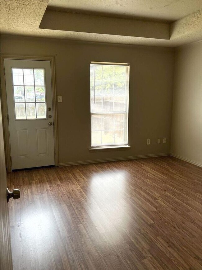 Photo - 725 Kingston Dr