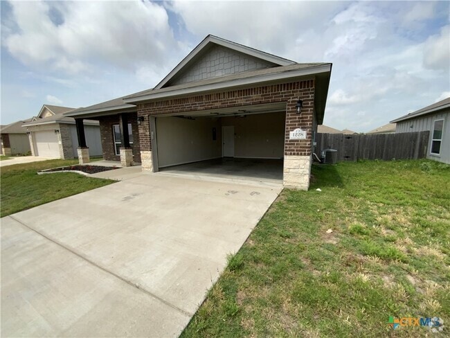Building Photo - 1228 Grand Oak Trl Rental