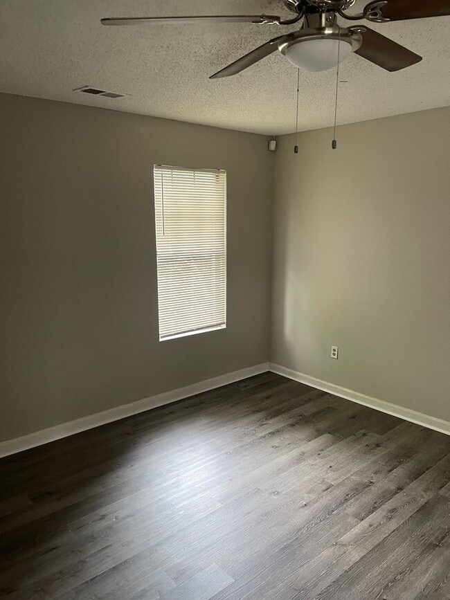 Photo - For lease 5 bedrooms at an affordable rate of $1,100.00