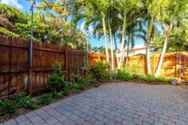 Photo - 2134 NE 9th Ave