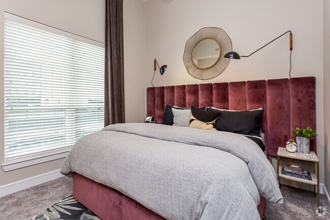 1 BR, 1 BA - 734 SF