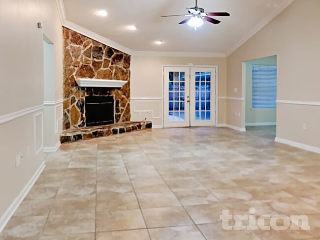 Photo - 832 Worth Rd