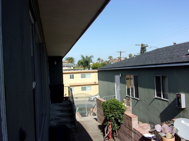 1233-1235 29th St/2903-2906 A St