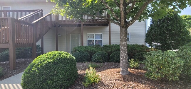 Building Photo - 101 Olde Covington Way Rental