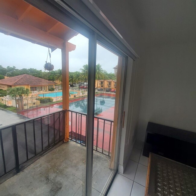 Building Photo - 7151 Miami Lakes Dr Unit P36