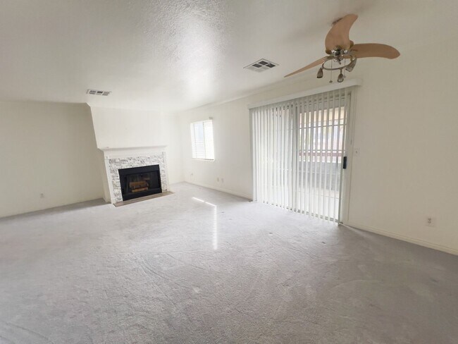 Photo - 2 Bed and 2 Bath Condo – Prime West Las Vegas Location!