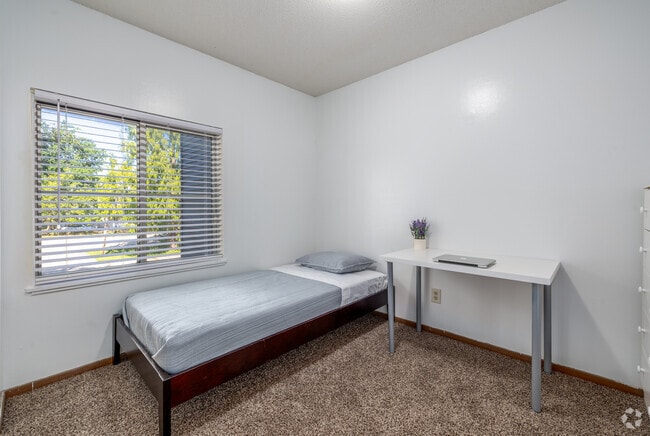 4BR, 2BA - 1,000SF - Bedroom