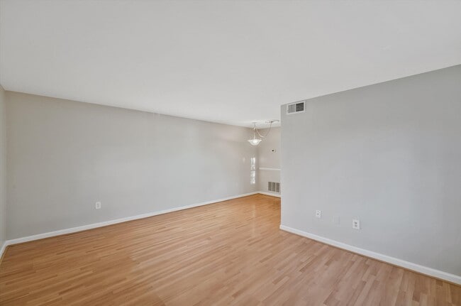 Photo - 704 S Arlington Mill Dr