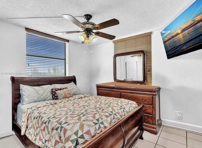 Photo - 546 SW 1st St Unidad 607