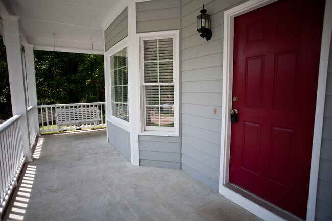 Photo - Spacious 3-Bedroom Ranch with Versatile Li...