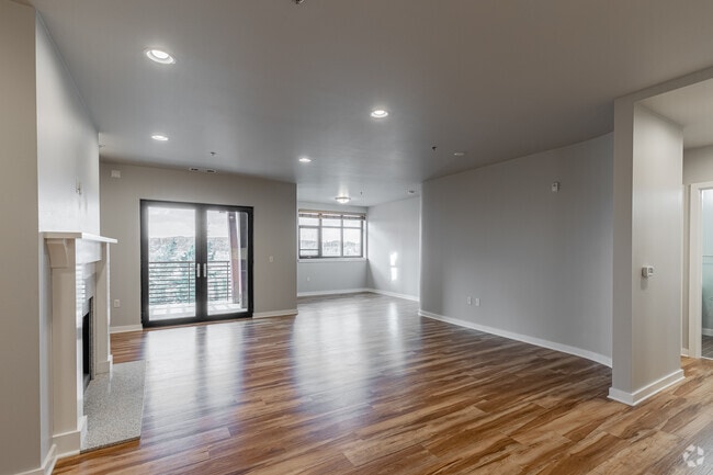 2BR, 2BA - 1479SF
