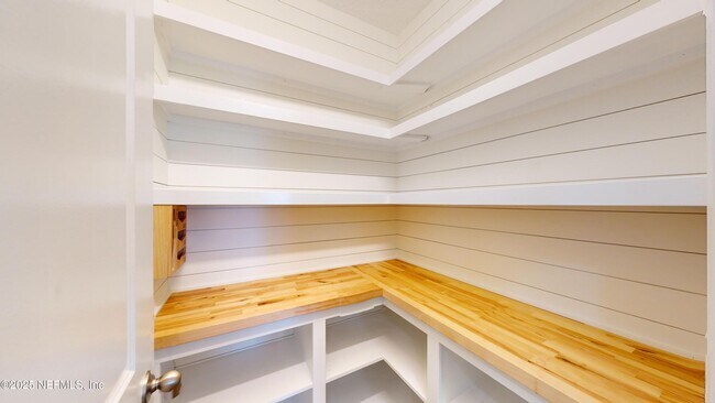 Photo - 257 Windermere Way