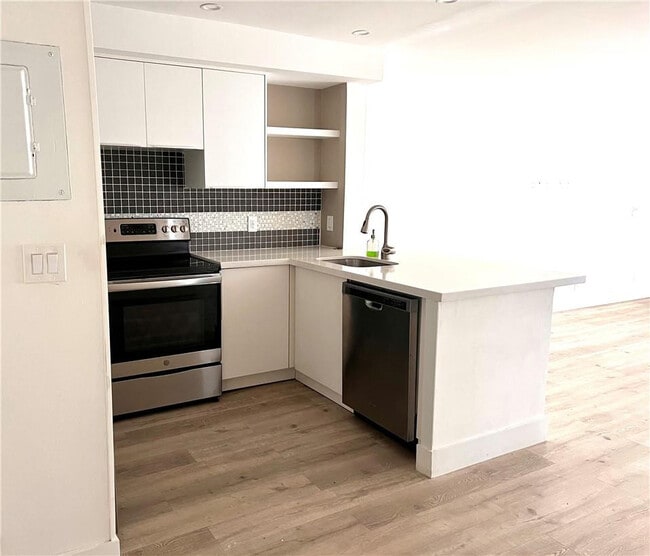 Building Photo - 10930 Royal Palm Blvd Unit 10930