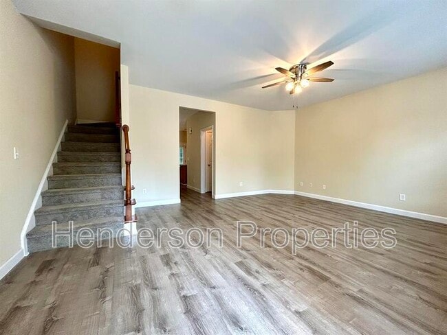 Photo - 125 Charterhouse Ln