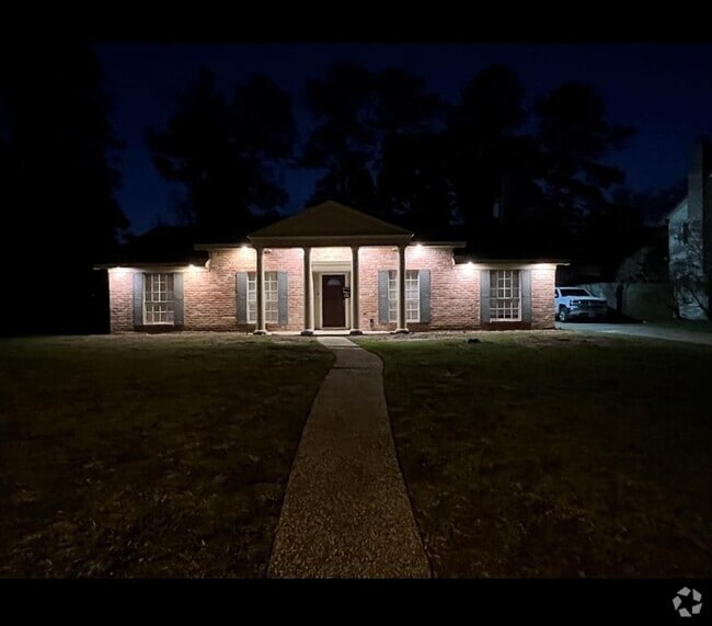 Building Photo - 5803 Pinewood Springs Dr Rental