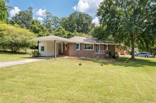 Photo - 208 Yancy Dr SE