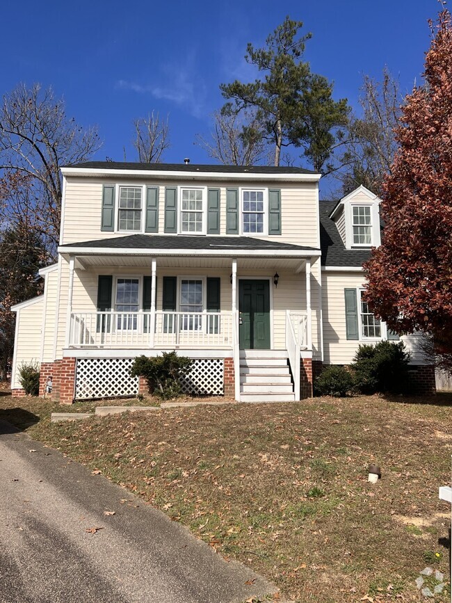 Building Photo - Spacious 4 Bedroom Home