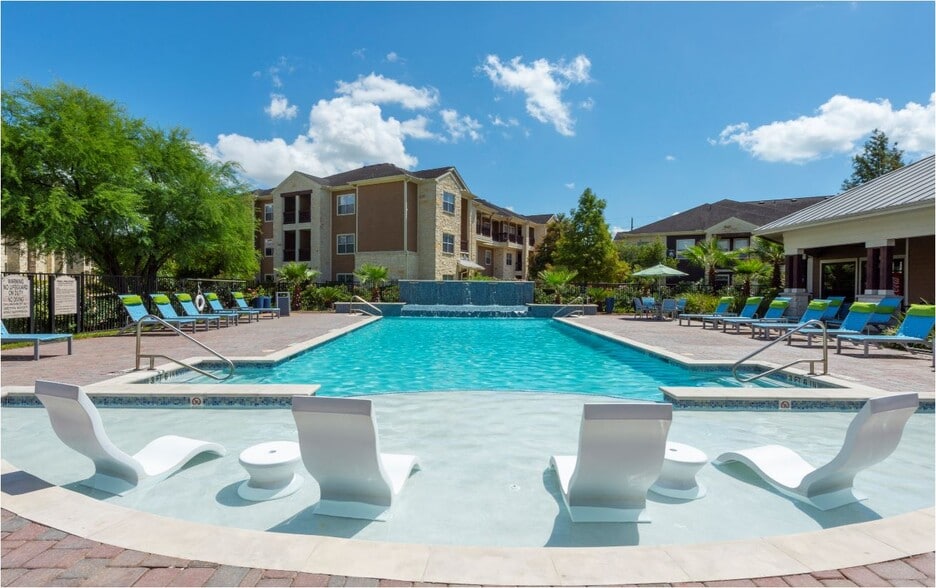 Oak Park Trails Pool Fountain View