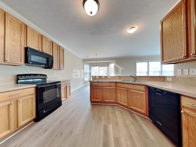 Photo - 310 Hennepin Dr