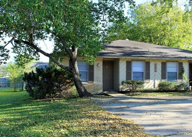 Building Photo - 3608WE Unit B