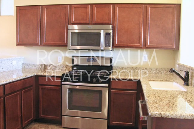 Photo - Gorgeous 3-bedrooms, 2-baths home in the b...