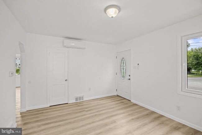 Photo - 318 Essex Ave