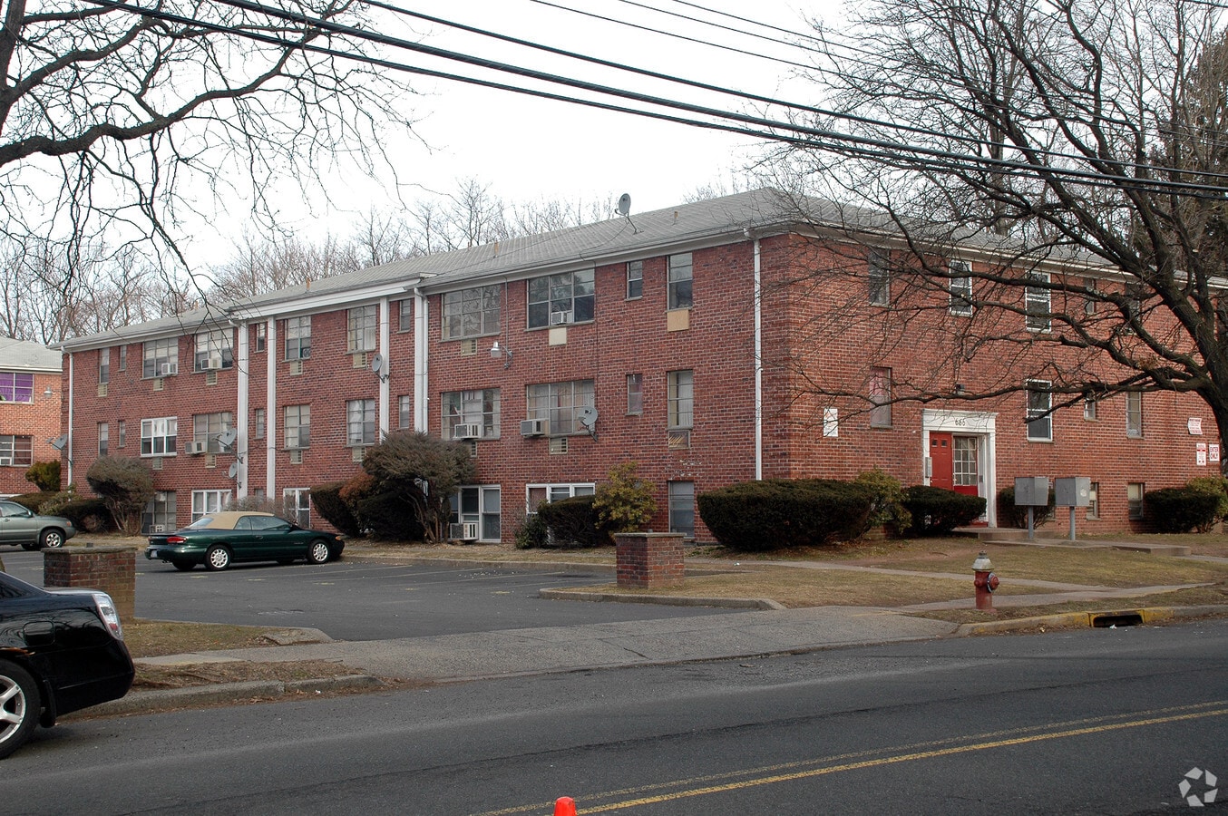 Town and Country - Town and Country Apartments
