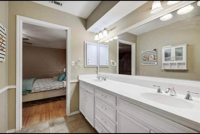 Photo - 2213 Woodcreek St