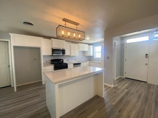 Photo - 426 E 50th St