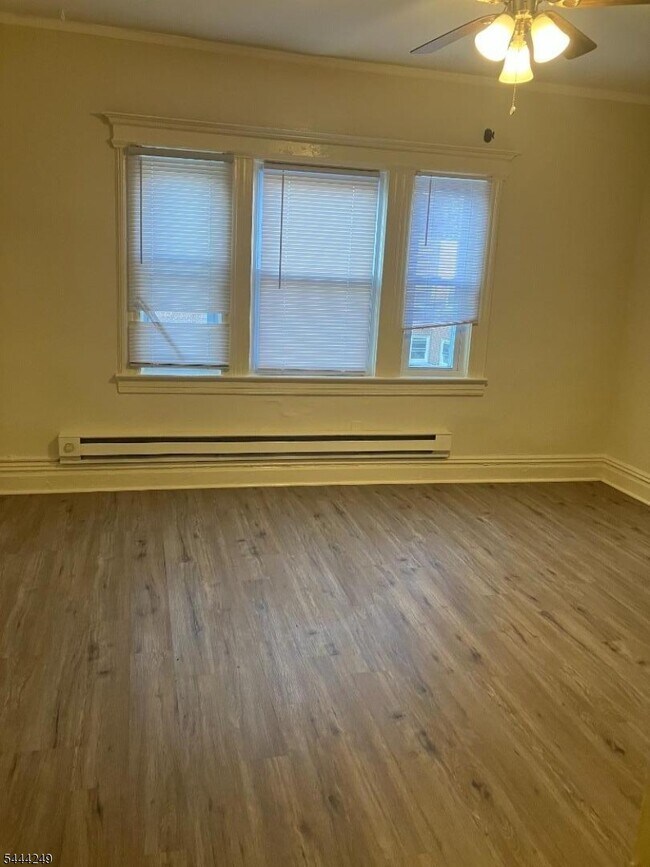 407 William St