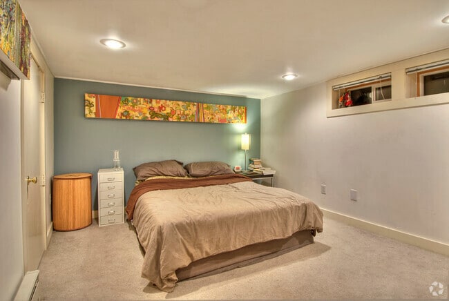 Building Photo - 810 27th Ave Rental