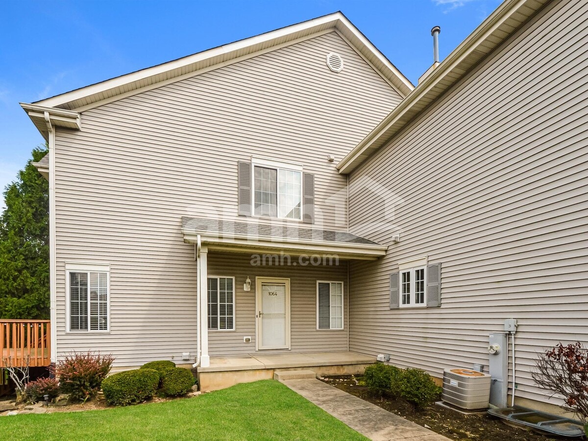 Photo - 1064 Castleshire Dr