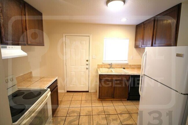 Photo - 1710 Cole St