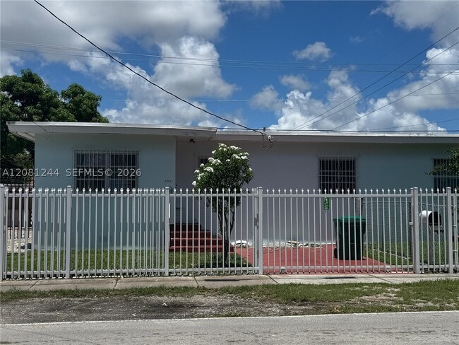Building Photo - 1060 SW 29th Ave Unit 2901