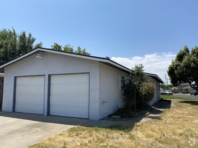 Building Photo - 1136 Shasta St Rental