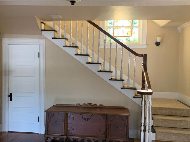 Photo - Downtown Auburn Charmer