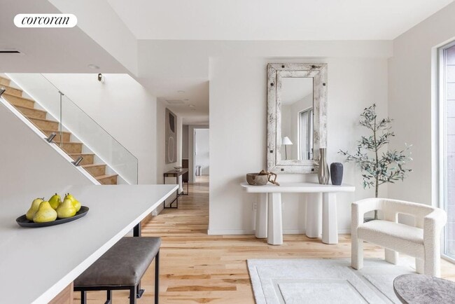 Photo - 1064 Hancock St