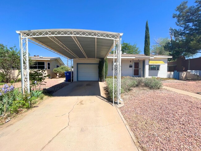 Charming 2 Bedroom 1 Bathroom Home In ABQ! - Charming 2 Bedroom 1 Bathroom Home In ABQ!