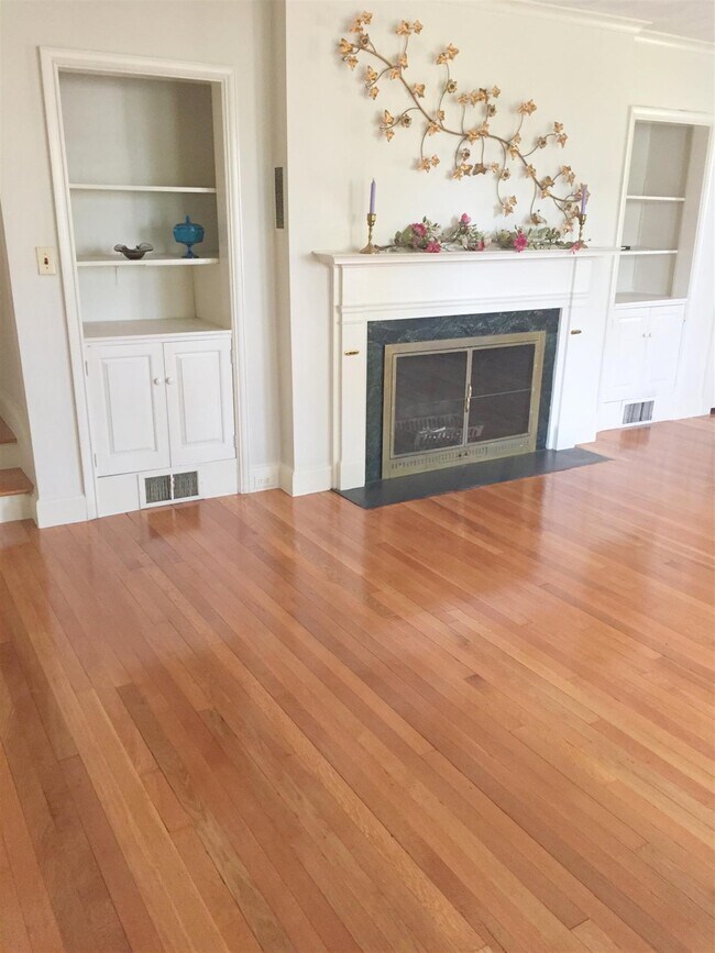 Photo - 232 Main St Townhome