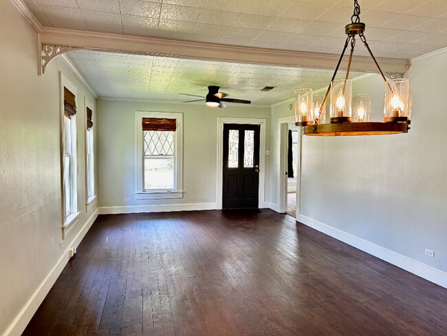 Photo - 505 Bon Ami St