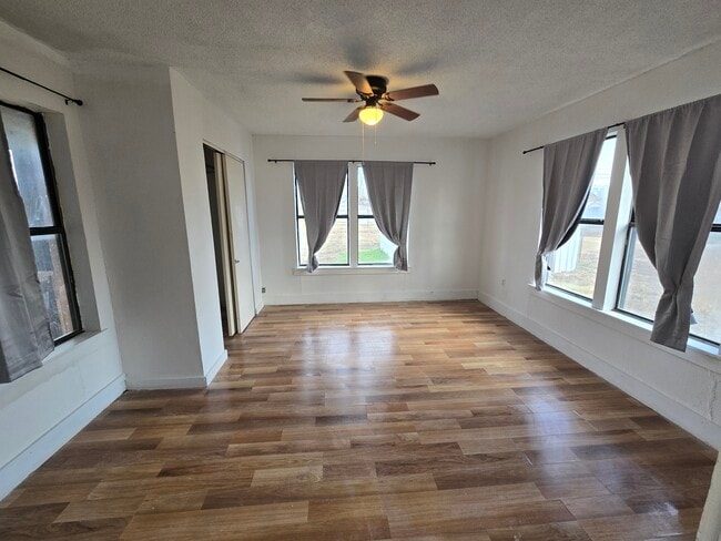 Photo - 1210 N Crain St