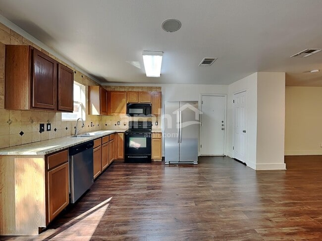 Photo - 3210 Crownover St