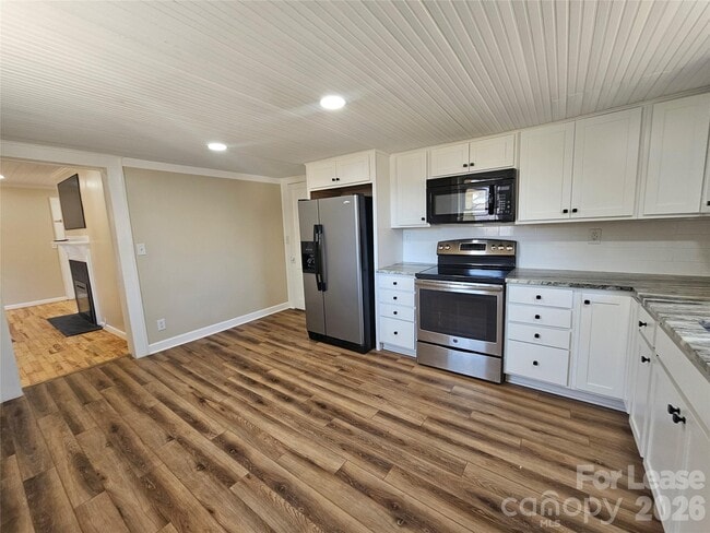 Photo - 208 W Main St