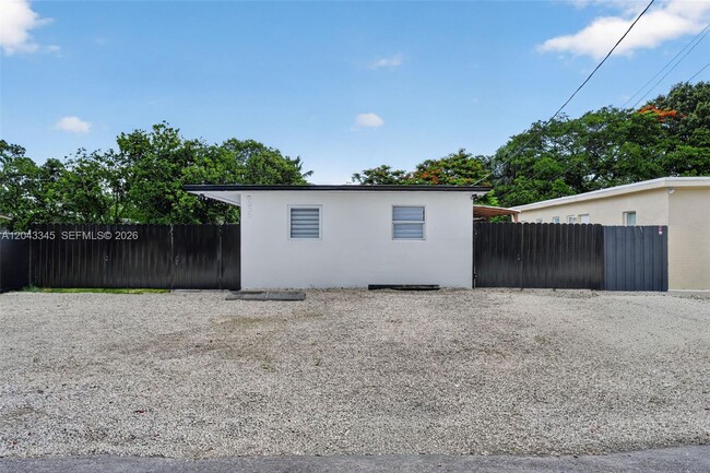 Building Photo - 636 NW 14th Terrace Unit 636