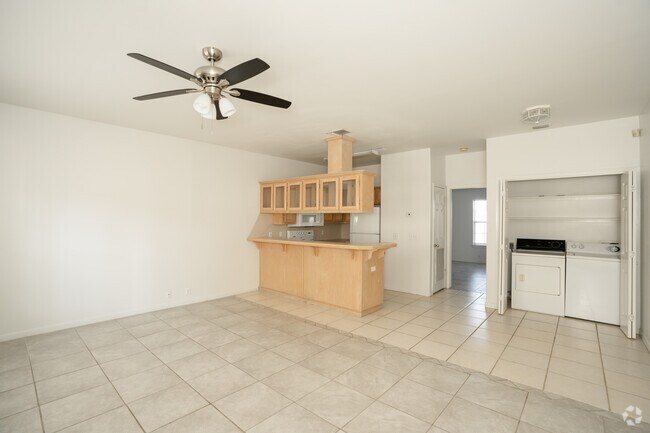 1BR, 1BA - 900SF - Dining Room