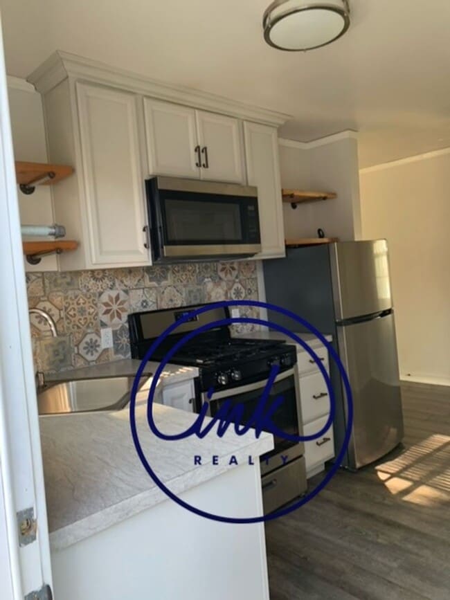 Photo - Available  - 1 Bed 1 Bath House $1,000 a month