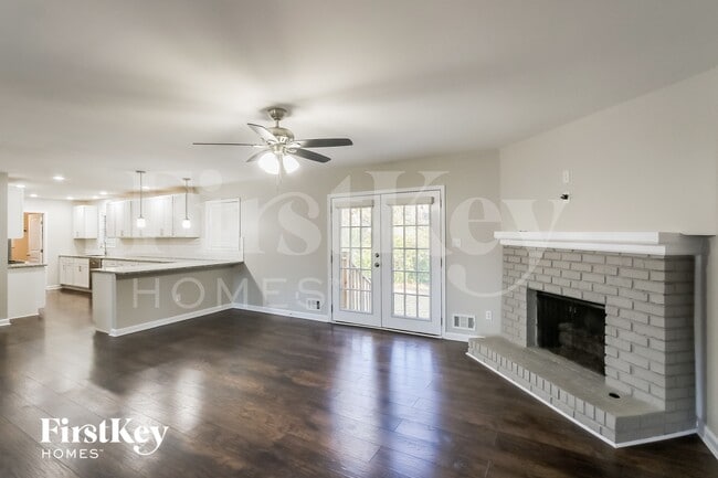 Photo - 61 Vanya Ln SE