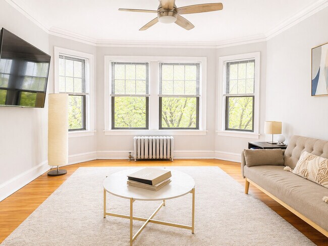 Photo - 3600 N Claremont Ave Unit A3