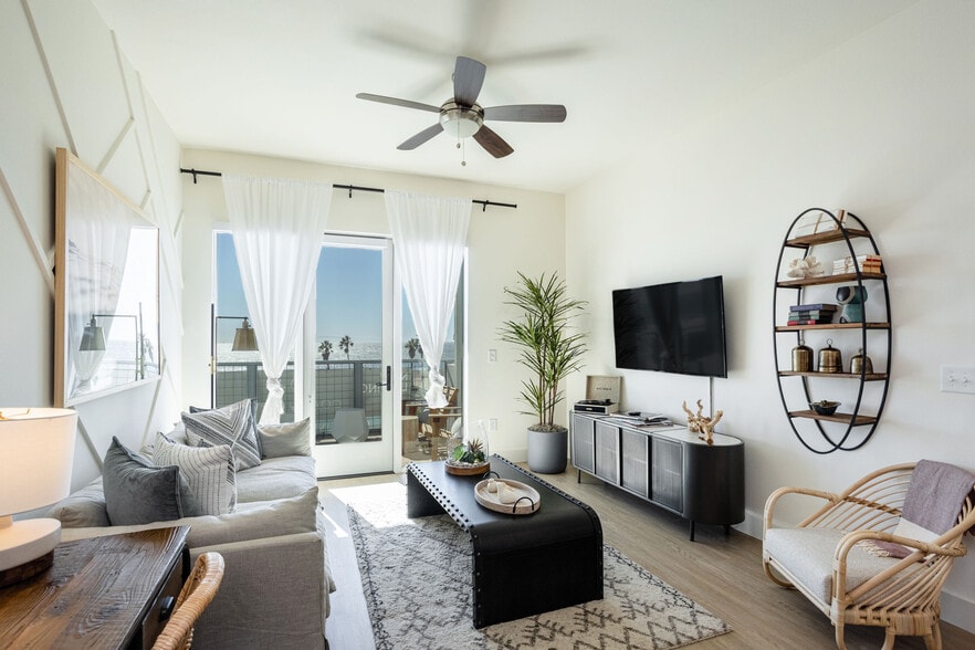 Coastline Ventura apartments — community photo